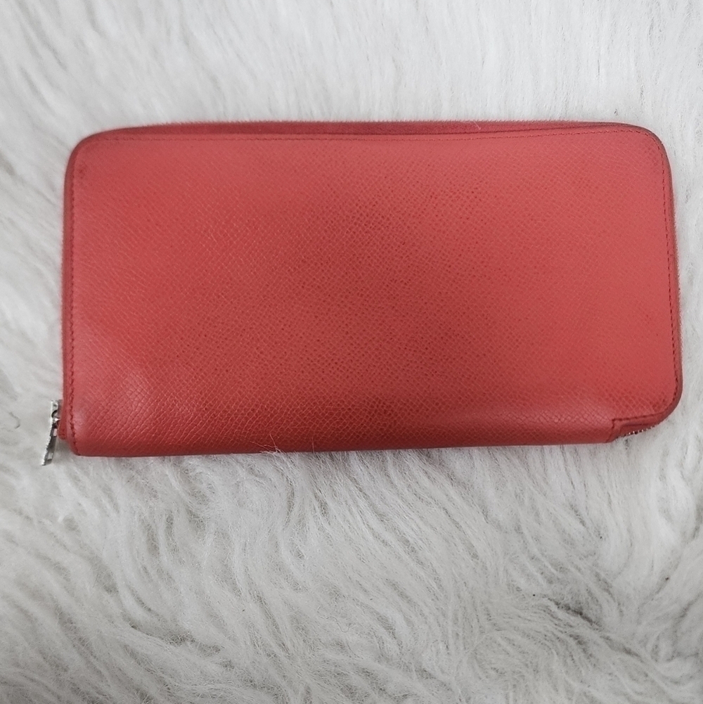 Hermès Leather Wallet – A Timeless Luxury with Character - Picture 3 of 12